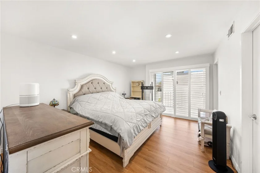 1121 E Wilson #12 photo 18