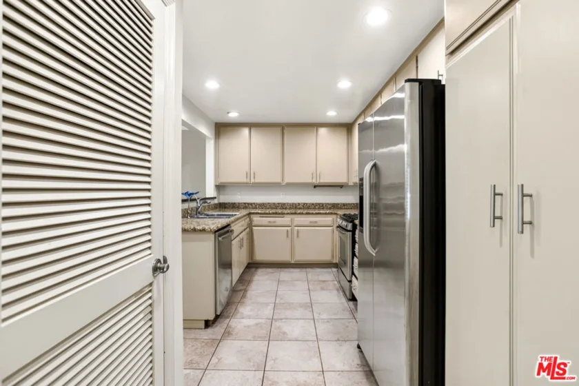 1110 S Shenandoah Street #8 photo 19