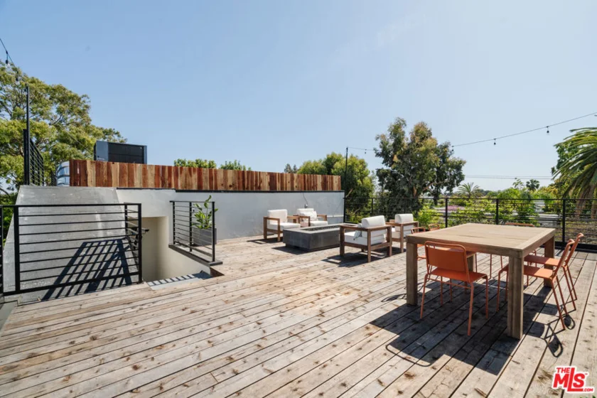 609 Broadway Street photo 29