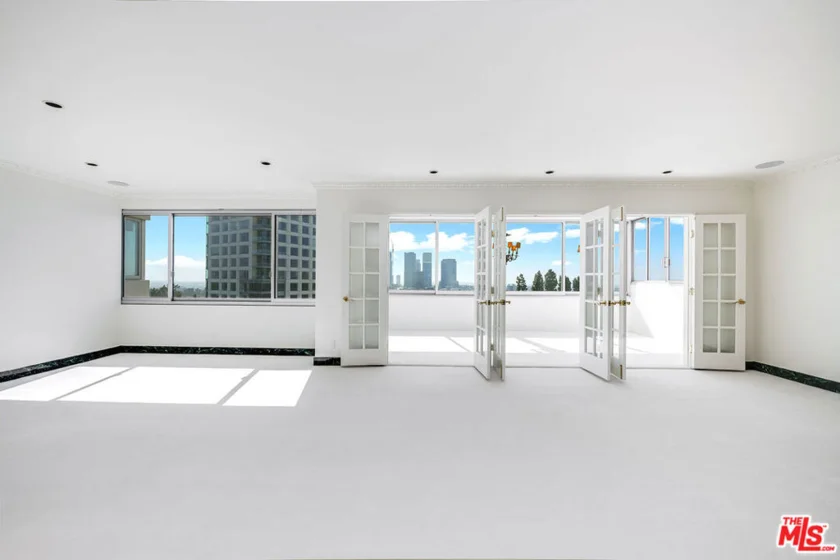 875 Comstock Avenue #9D photo 1