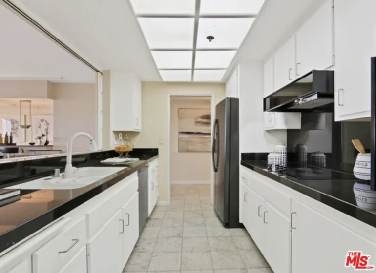 10660 Wilshire Boulevard #1007 photo 4