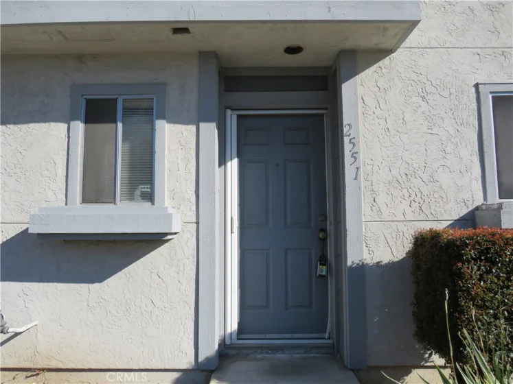 2551 Kings View photo 1