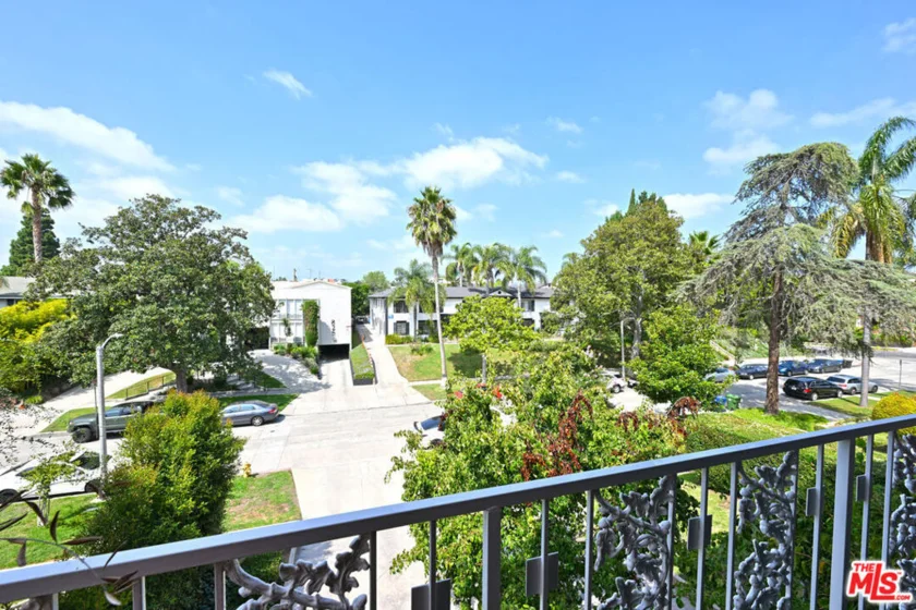 822 S Windsor Boulevard #102 photo 10