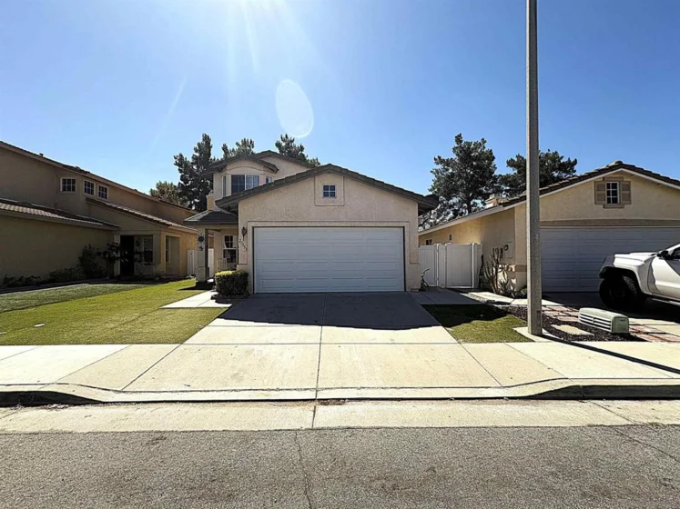 27593 Marian Road photo 1