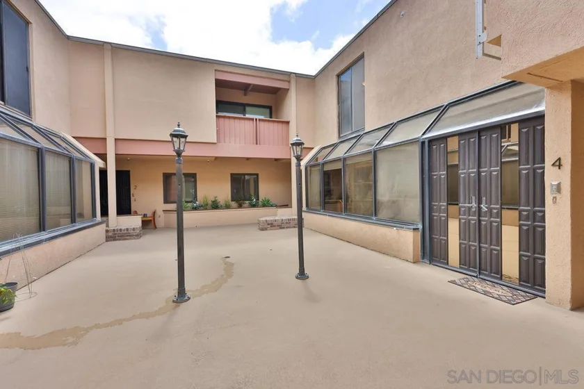835 D Avenue #4 photo 32
