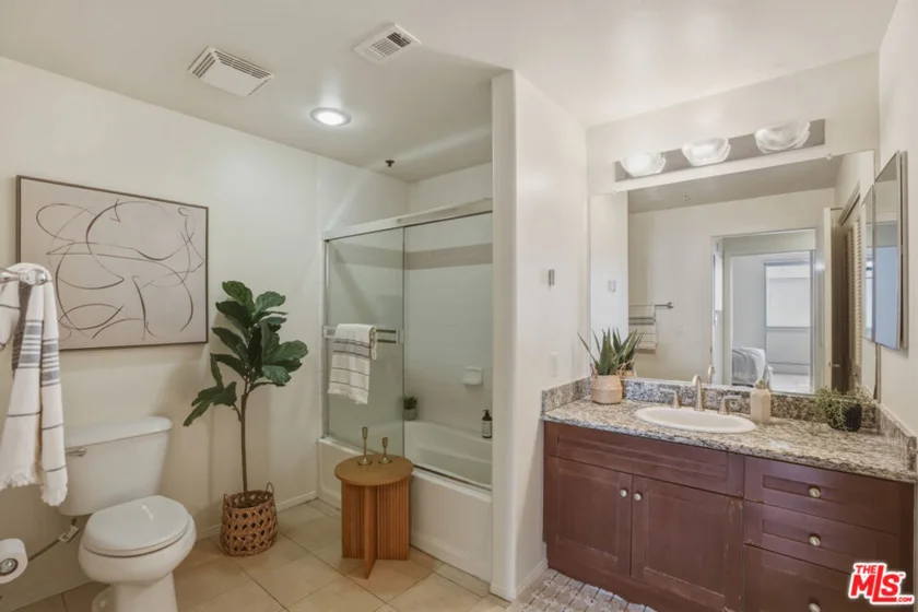 100 S Alameda Street #401 photo 15