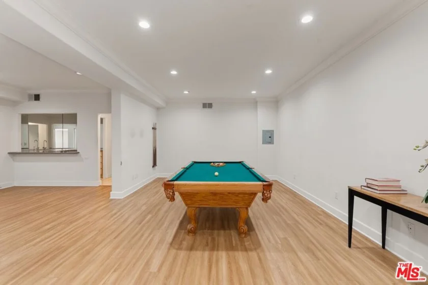 390 S Sepulveda Boulevard #409 photo 30