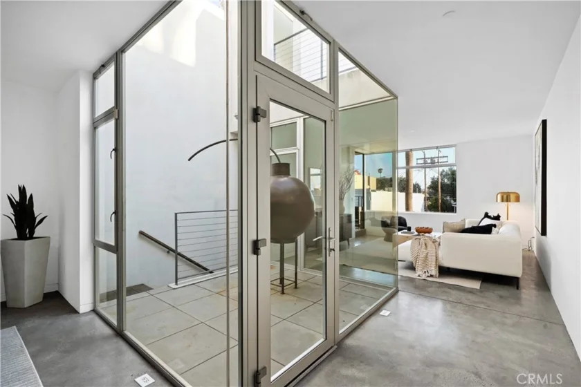 1121 Abbot Kinney photo 2