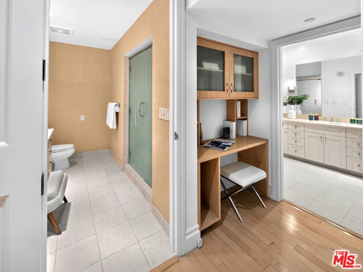 10727 Wilshire Boulevard #404 photo 26