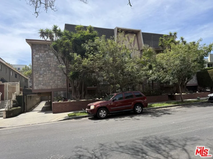 1849 Greenfield Avenue #106 photo 2