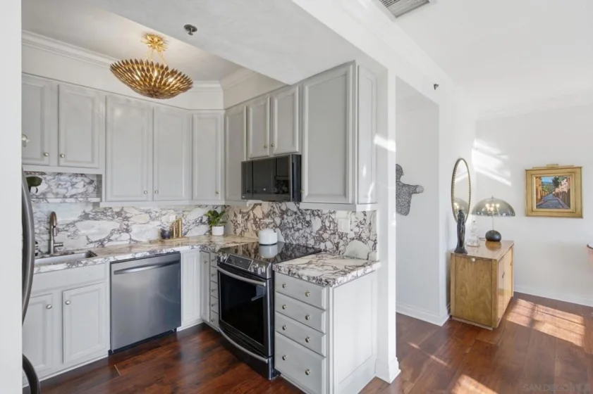 702 Ash Street #704 photo 14
