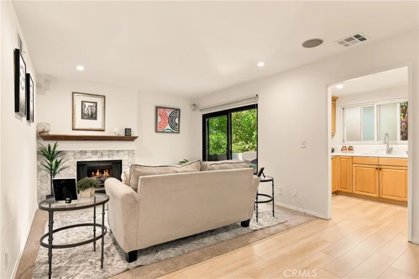 6716 Clybourn photo 4