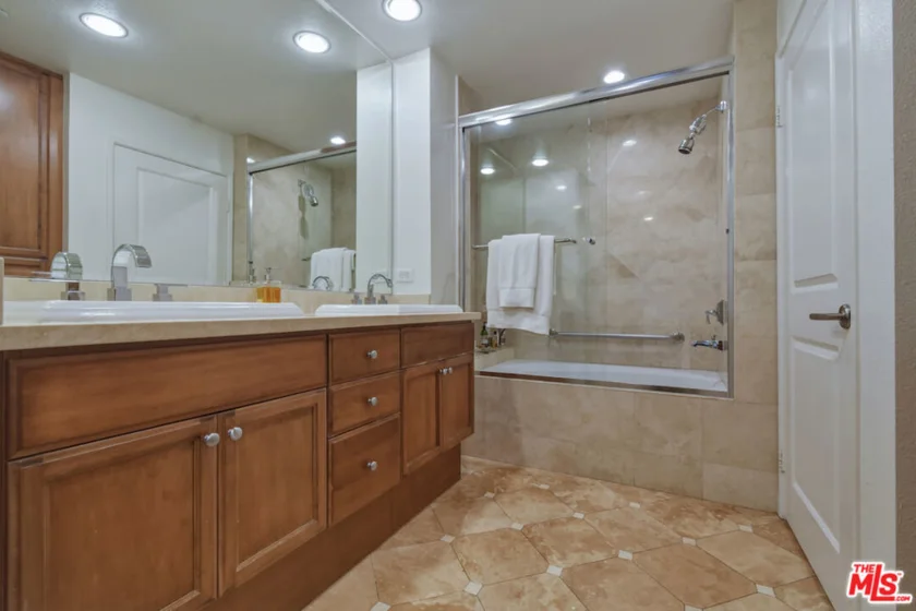 5625 Crescent Parkway #109 photo 28