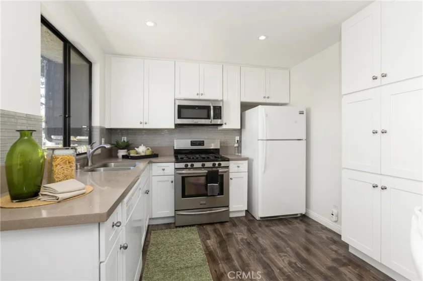 950 W Lambert #20 photo 5