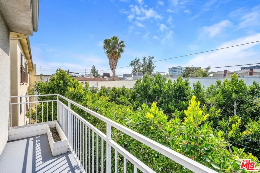 117 S Clark Drive #305 photo 11