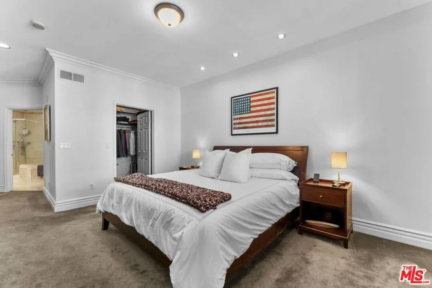 850 N Croft Avenue #302 photo 16