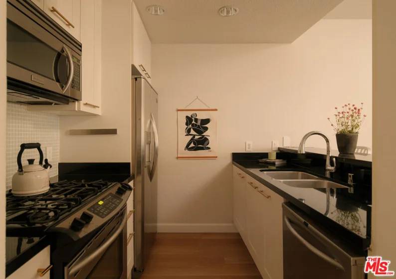 585 N Rossmore Avenue #508 photo 6