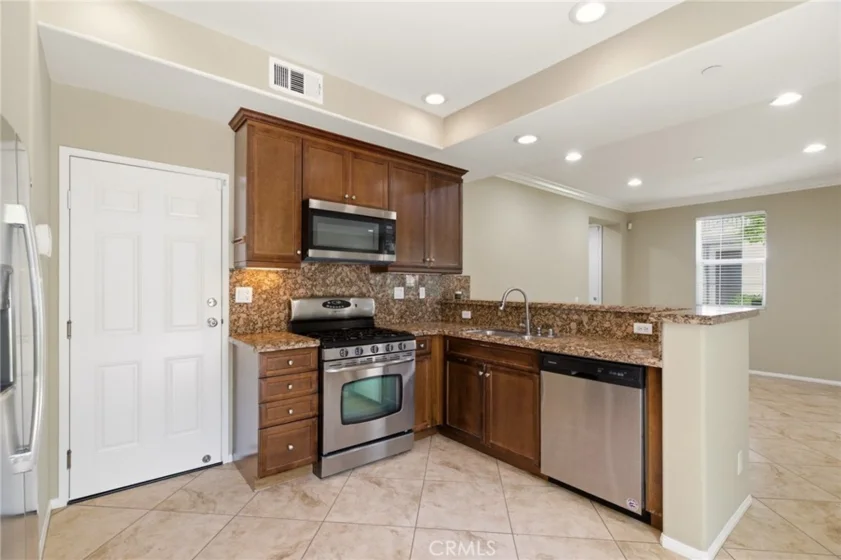 15247 Cambridge Street photo 13