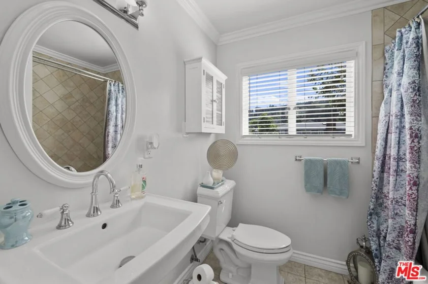 5464 Village Green photo 11
