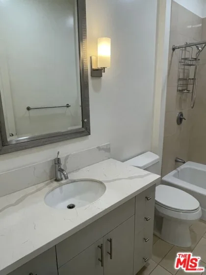 3810 Wilshire Boulevard #1001 photo 10