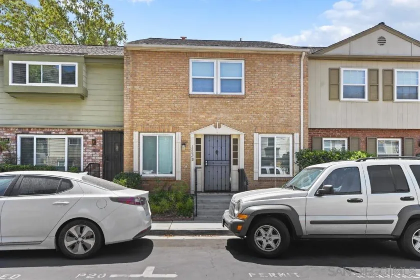 1262 Denver Lane #B photo 3