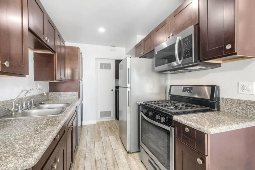 440 Parkside Drive photo 13