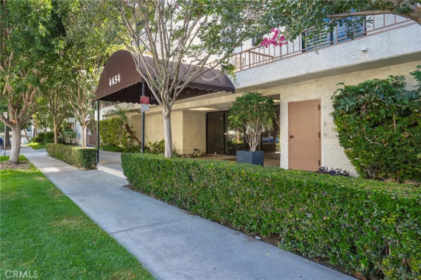 4454 Ventura Canyon #105 photo 1