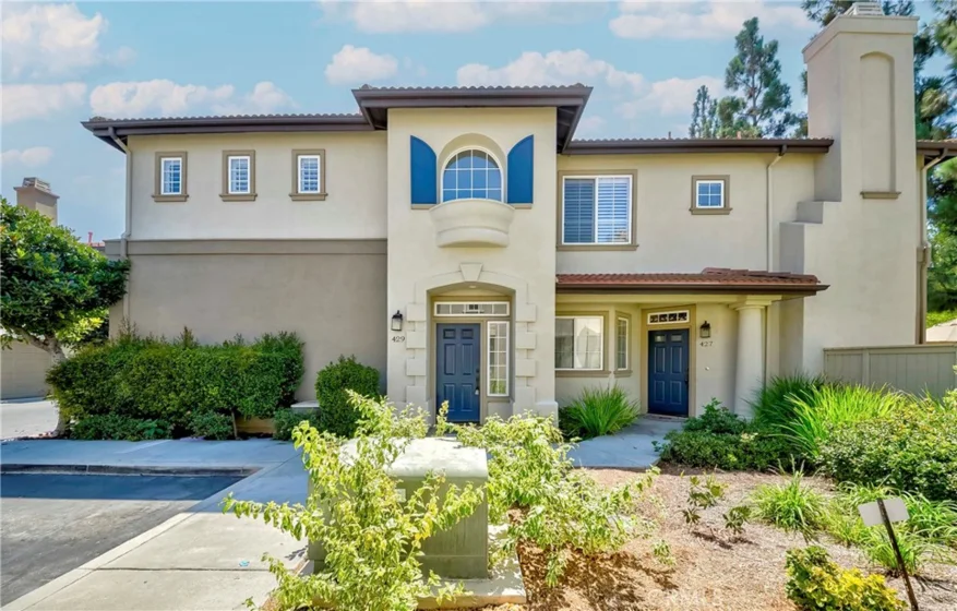 429 Ridgeway photo 1