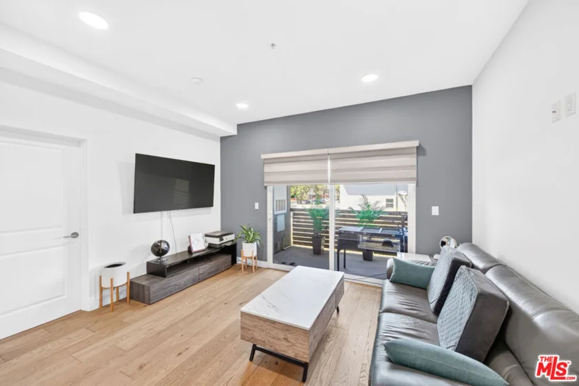 820 S Wilton Place #201 photo 40
