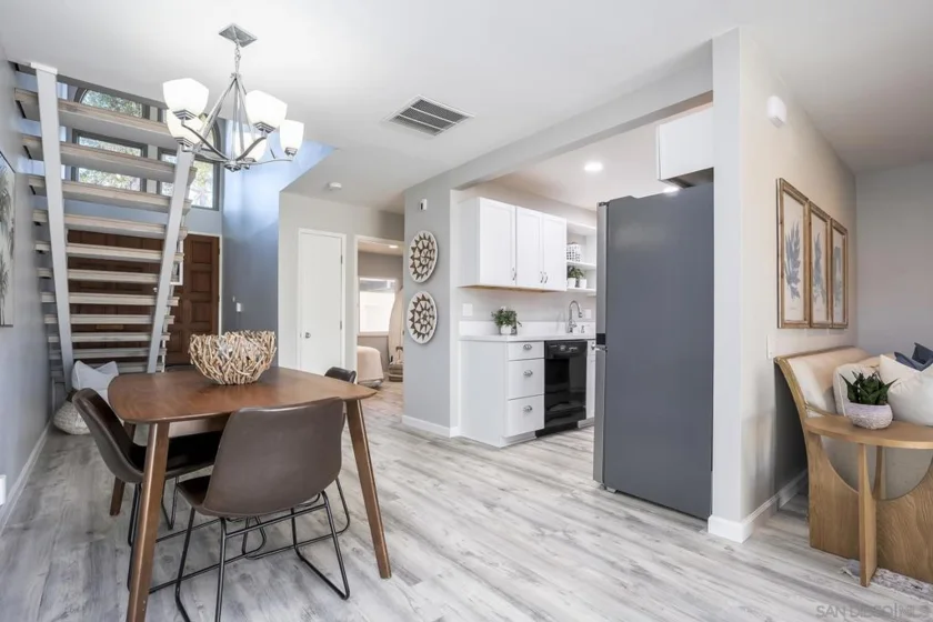 4242 Loma Riviera photo 9