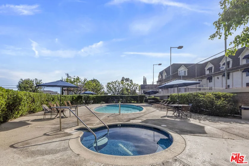2385 Roscomare Road #E17 photo 14