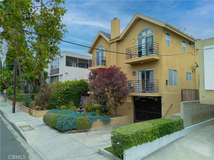 1416 N Vista photo 37