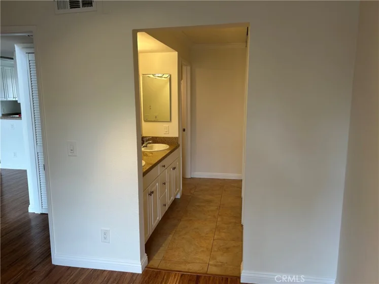 21520 Burbank #303 photo 8