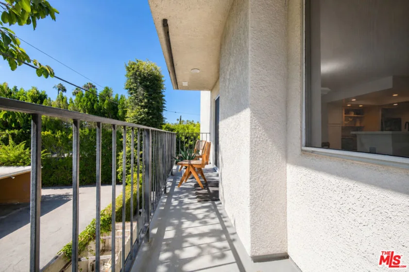 4249 Longridge Avenue #209 photo 28