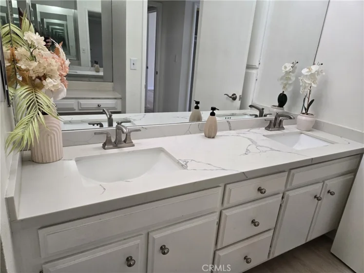4647 Willis Avenue #220 photo 7