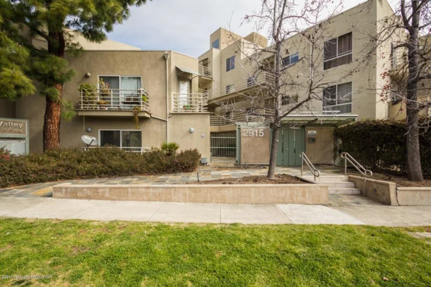 2915 Montrose Avenue #323 photo 1