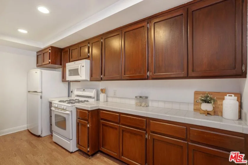 15231 Magnolia Boulevard #114 photo 11