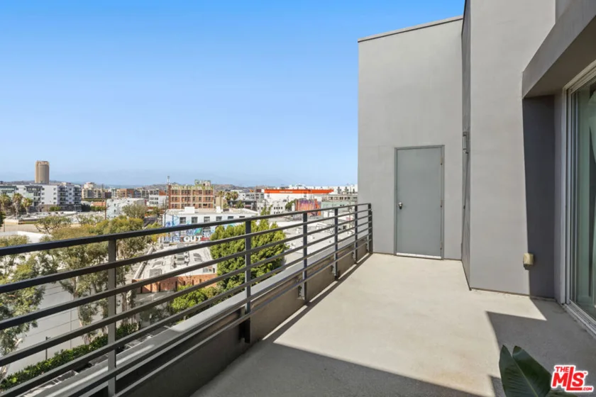 825 E 4th Street #503 photo 6