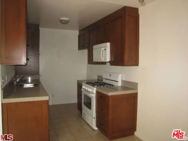 5252 Coldwater Canyon Avenue #207 photo 10