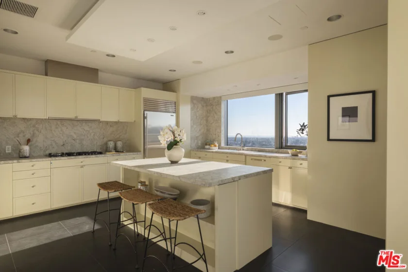 10800 Wilshire Boulevard #1501 photo 11