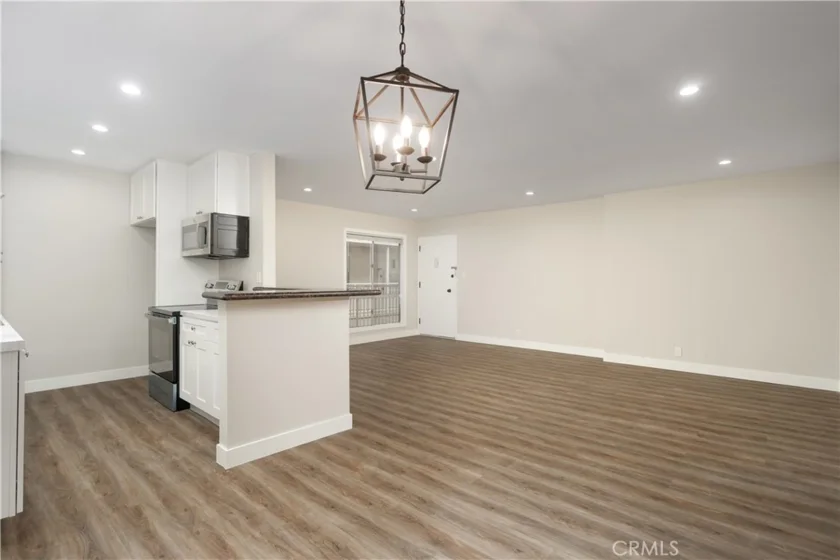 5320 Zelzah Avenue #201 photo 2