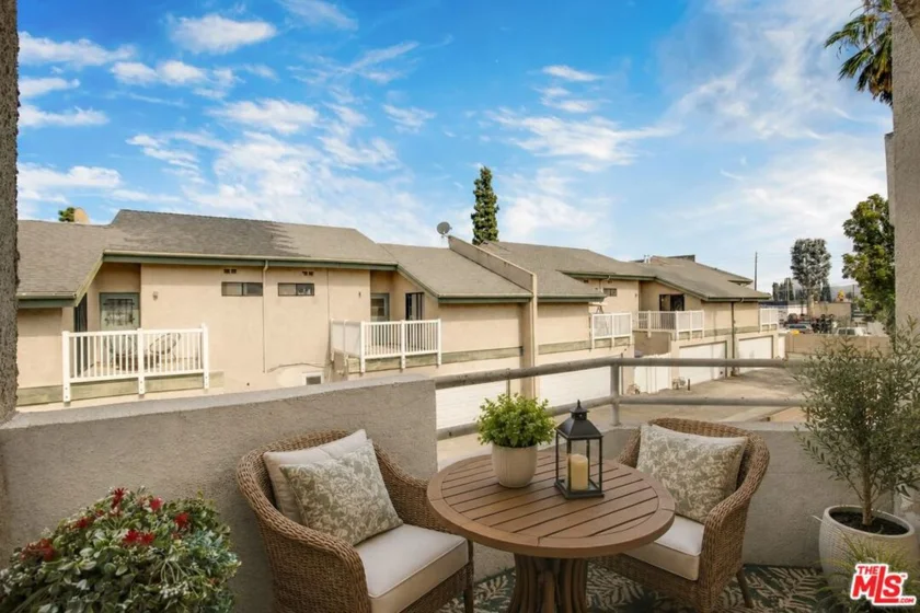 20920 Community Street #10 photo 17