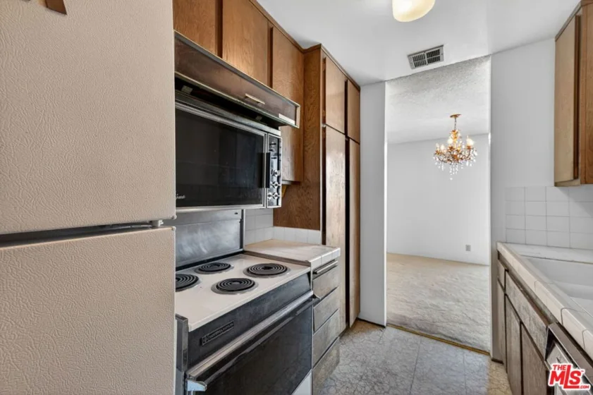 100 S Doheny Drive #719 photo 17