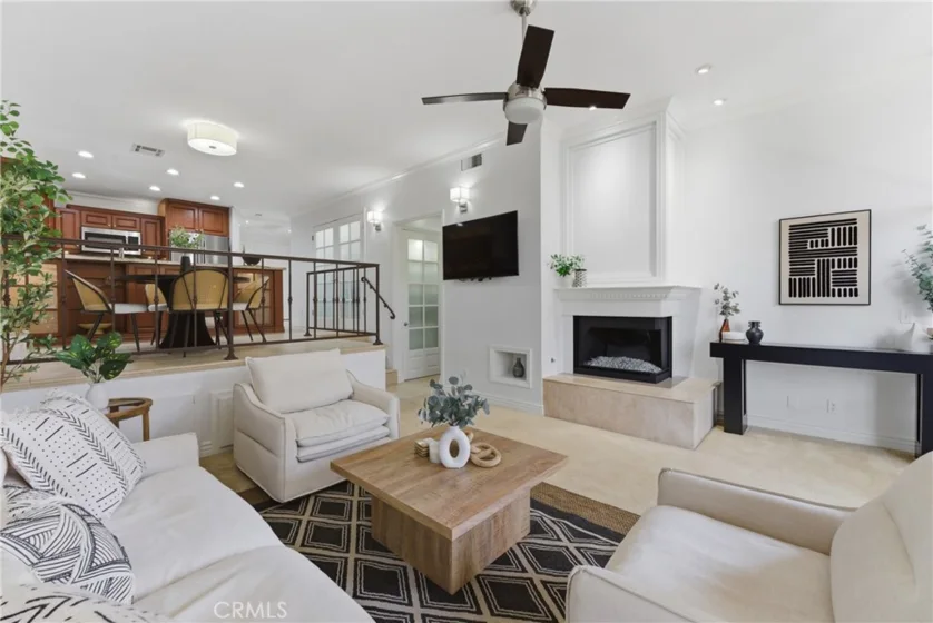 8208 N Marina Pacifica photo 11