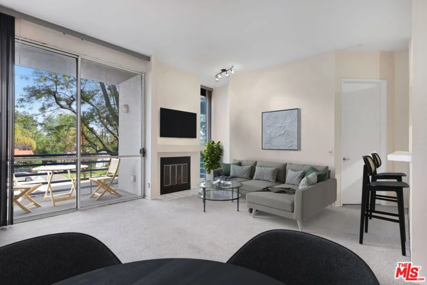 5151 Balboa Boulevard #204 photo 1