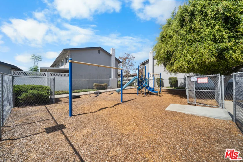 14647 Red Hill Avenue photo 24