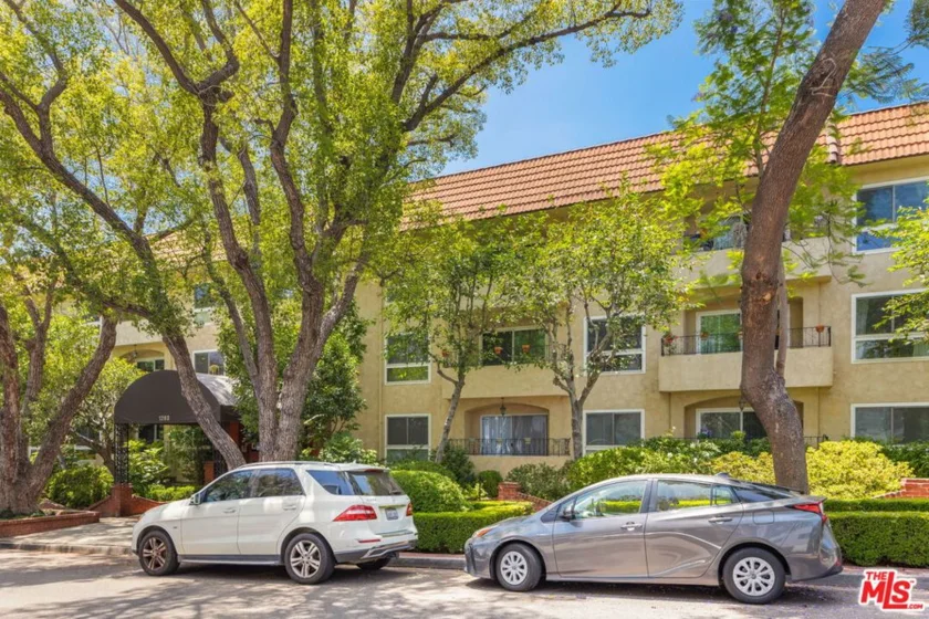 1203 N Sweetzer Avenue #305 photo 24