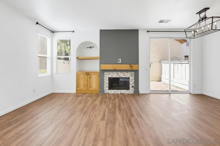 1228 La Vida Court photo 6