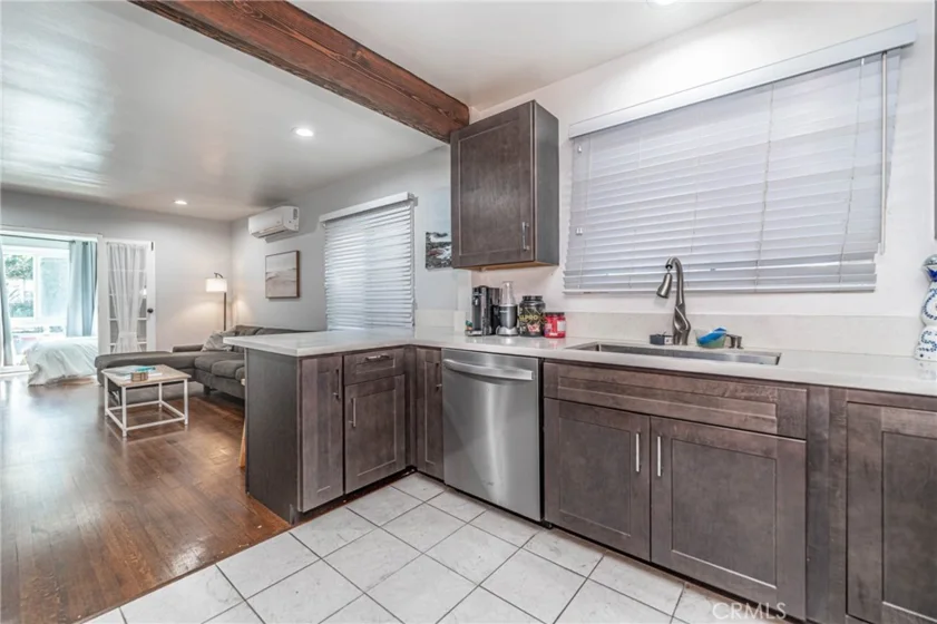 325 Cedar photo 4