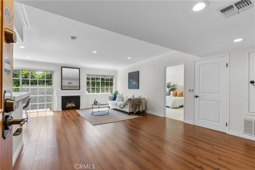 4249 Longridge Avenue #307 photo 1